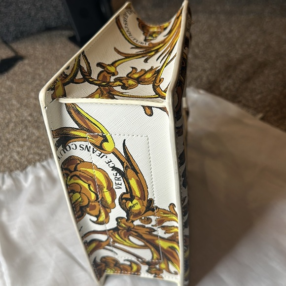 - Versace bag - Picture 5 of 8